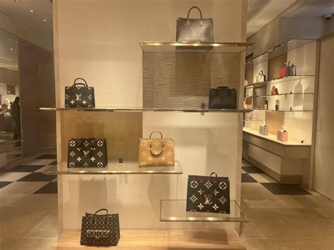 my humiliating experience at louis vuitton autumn beckman reddit|Rude Louis Vuitton staff. Worst shopping experience of my life.